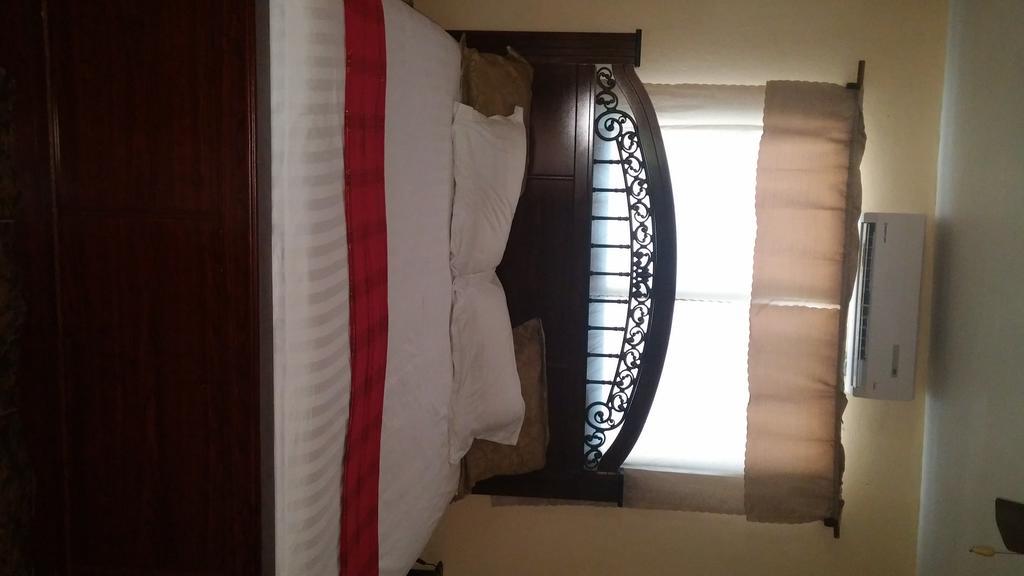 Le Dubourg Guesthouse Montrouis Szoba fotó