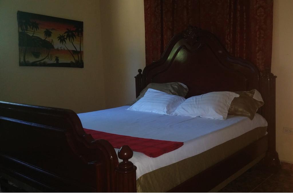Le Dubourg Guesthouse Montrouis Szoba fotó