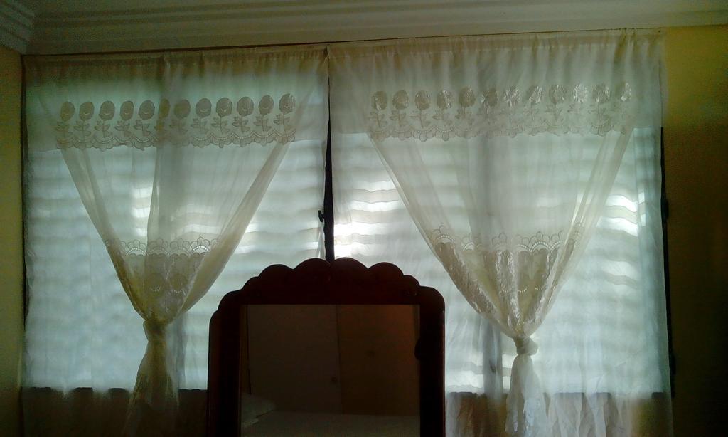 Le Dubourg Guesthouse Montrouis Szoba fotó