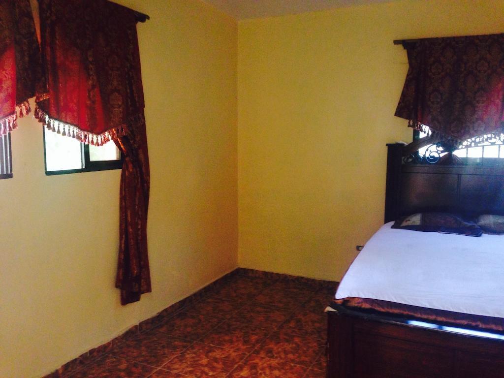 Le Dubourg Guesthouse Montrouis Kültér fotó