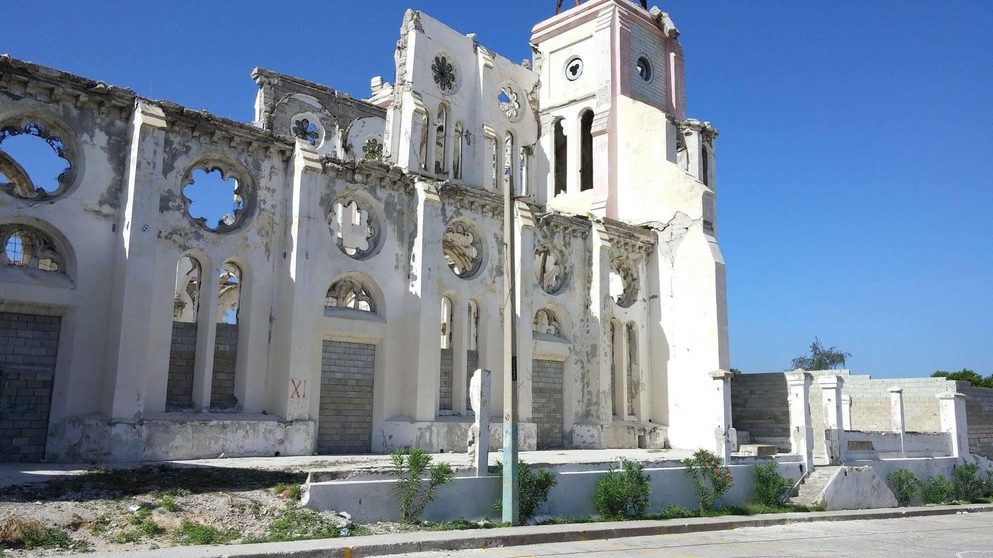Le Dubourg Guesthouse Montrouis Kültér fotó