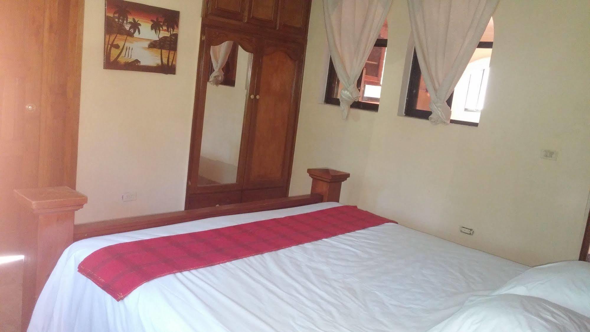 Le Dubourg Guesthouse Montrouis Kültér fotó