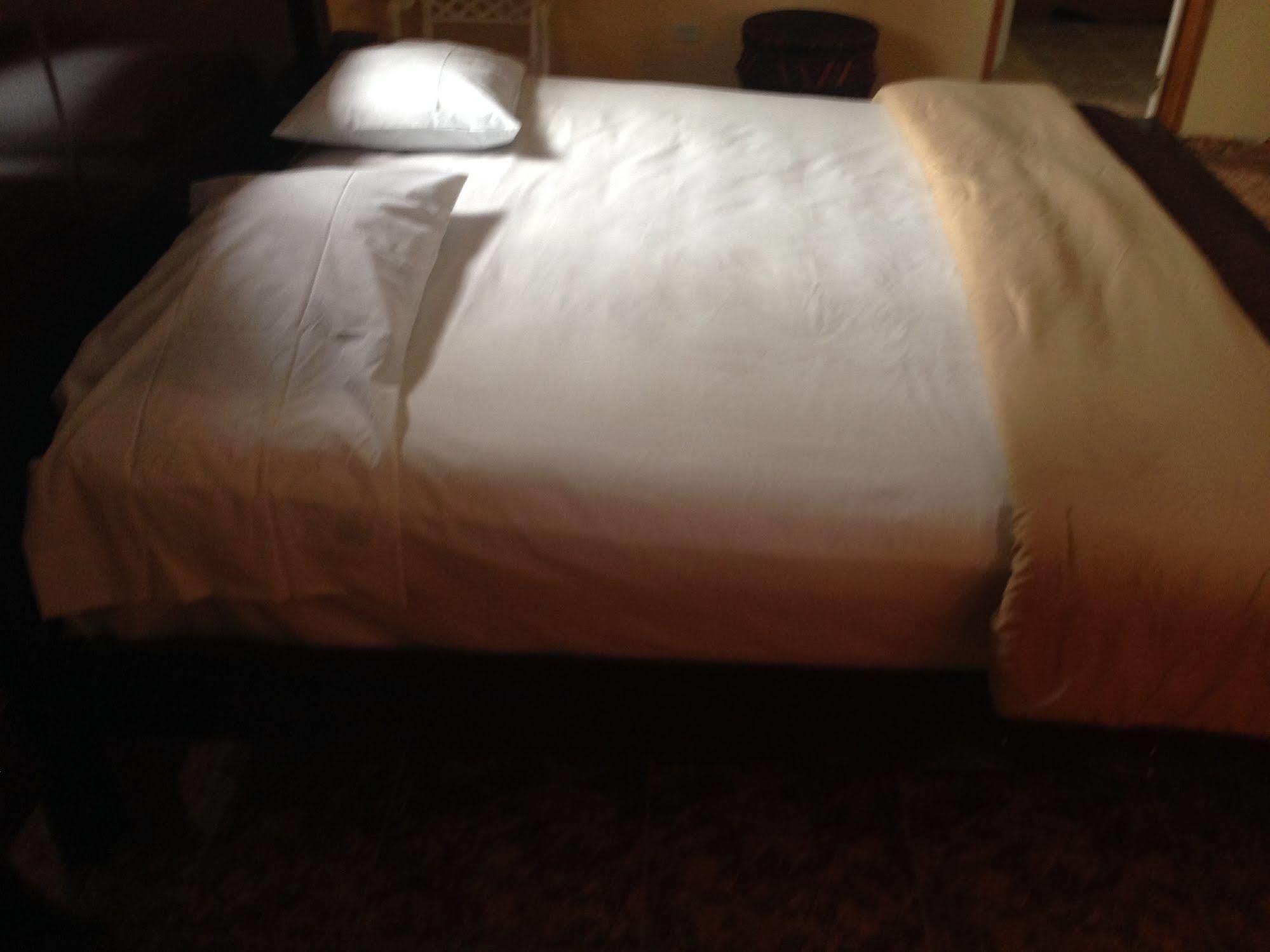 Le Dubourg Guesthouse Montrouis Kültér fotó