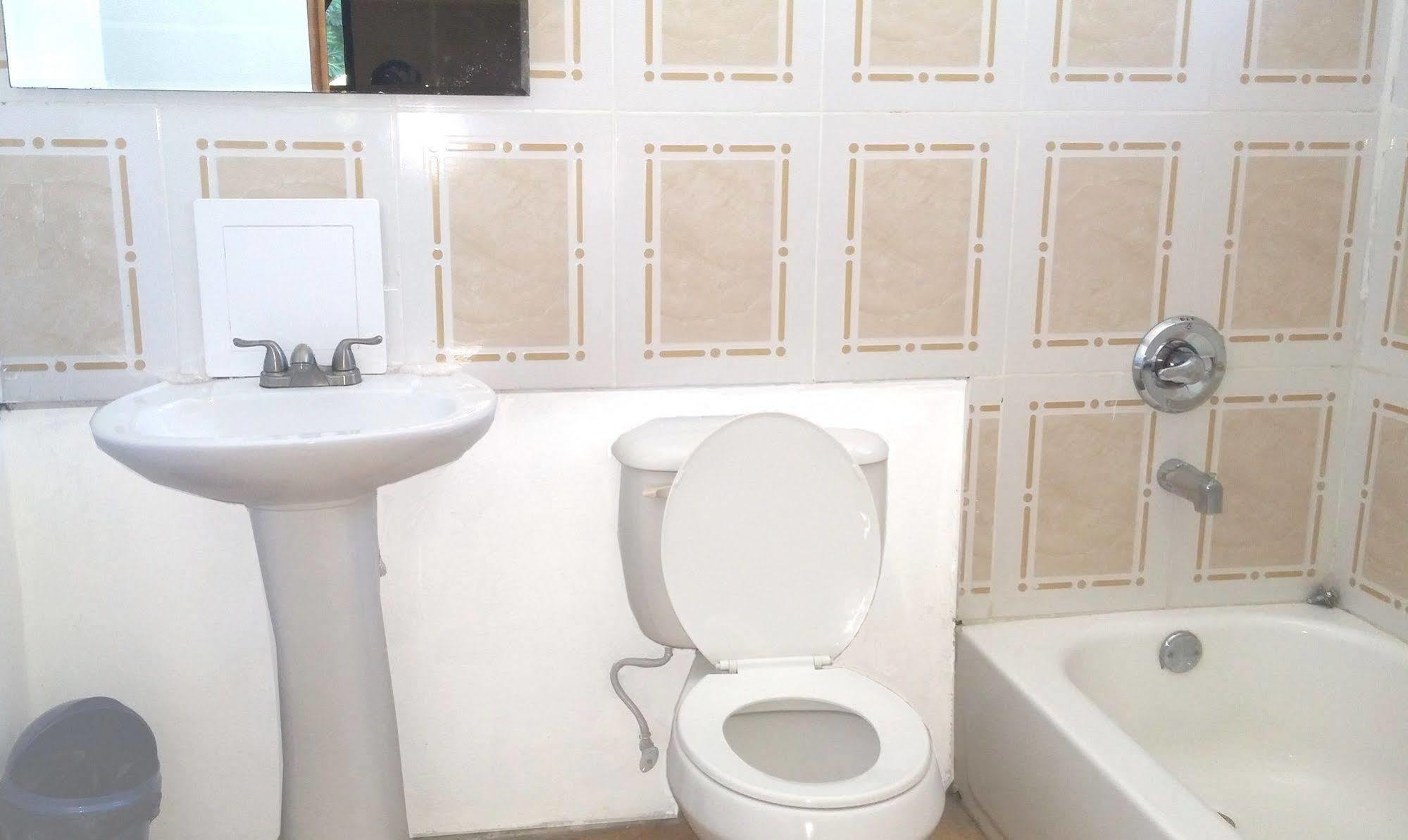 Le Dubourg Guesthouse Montrouis Kültér fotó